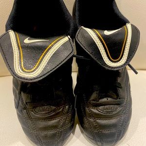 Nike soccer shoes size 1 kids
